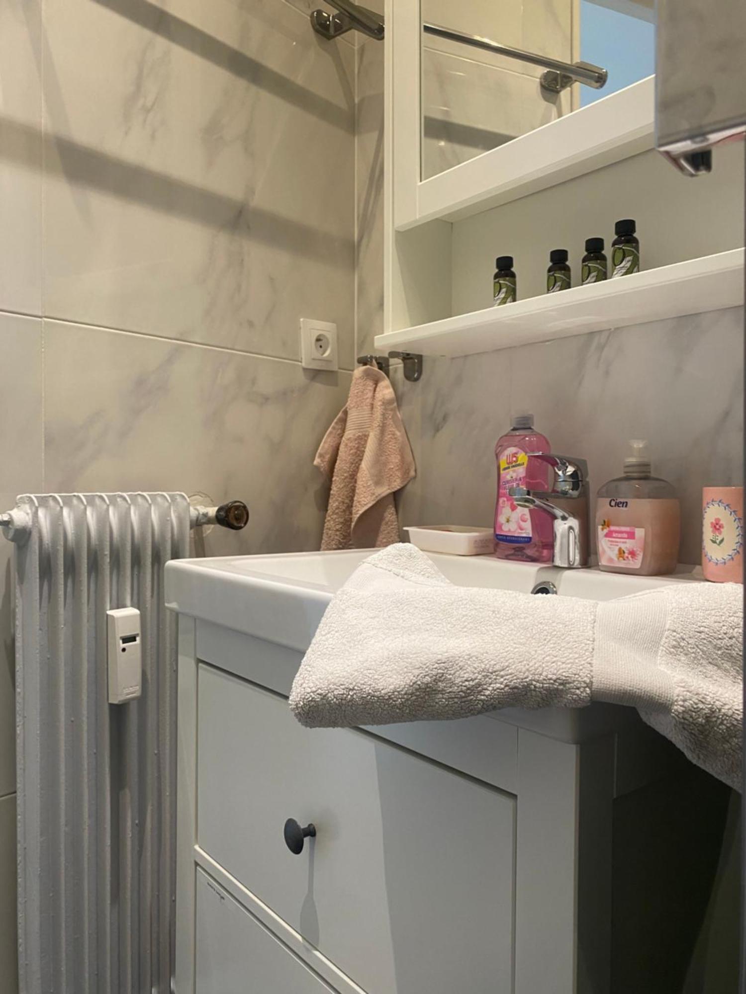 Mirela'S Private Room With Key, Ac, Lift & Balcony In The Center Of Nice On The Cote D'Azur Buitenkant foto