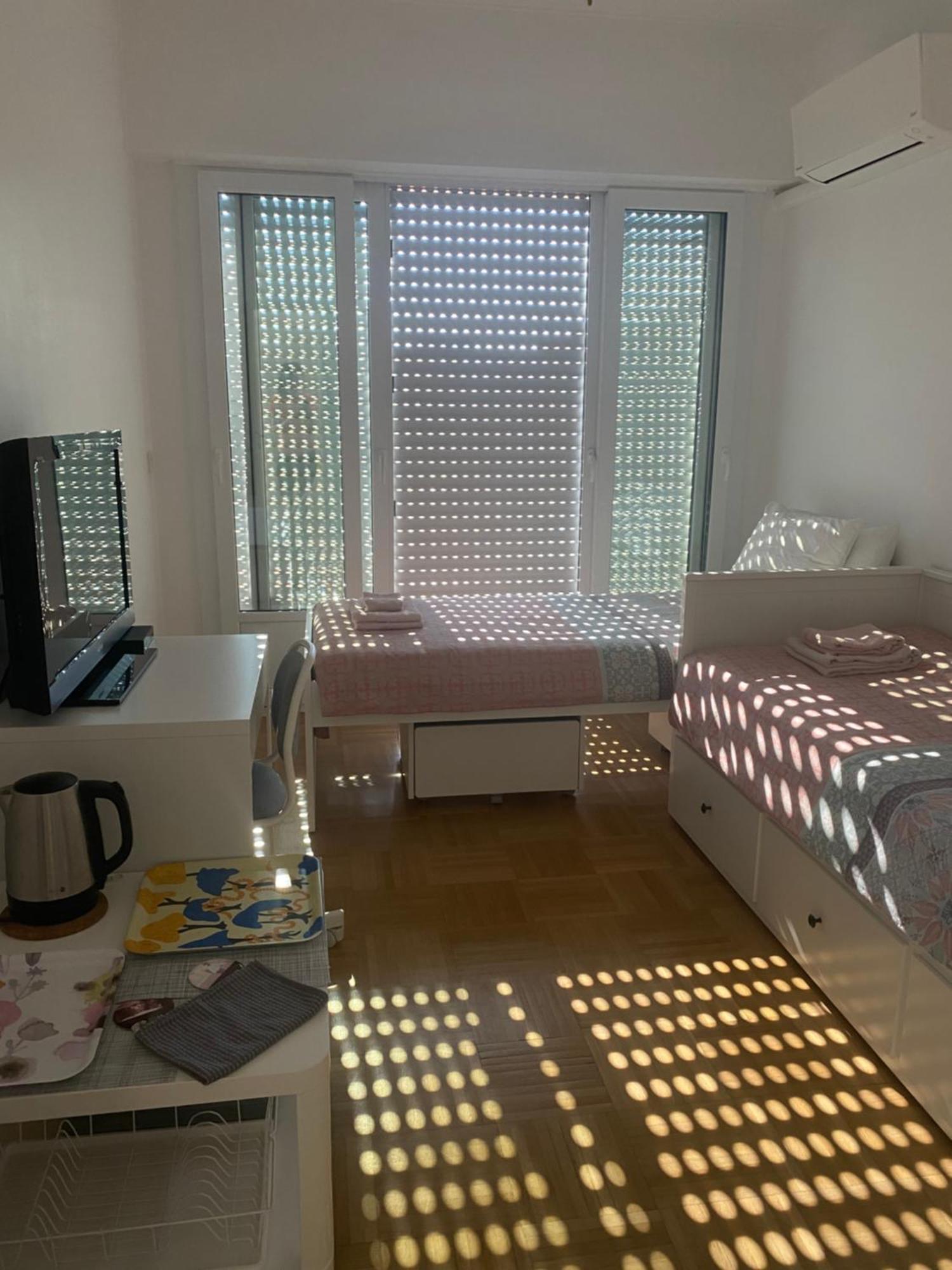 Mirela'S Private Room With Key, Ac, Lift & Balcony In The Center Of Nice On The Cote D'Azur Buitenkant foto